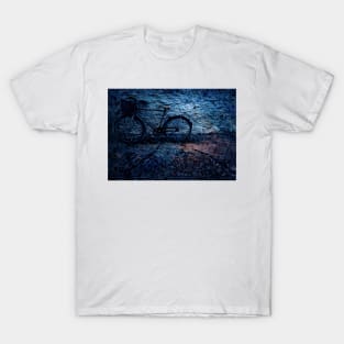 BLUE LINE BICYCLE. CREATIVE JUICES T-Shirt